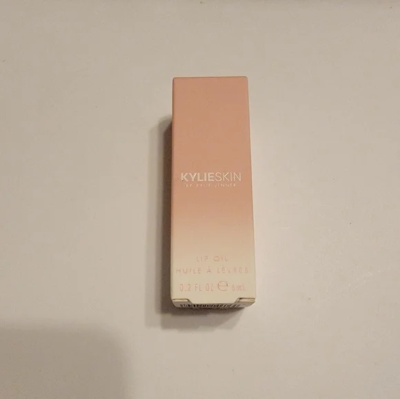 NWT Kylie Skin Lip Oil in Passion Fruit Passion - Picture 5 of 5